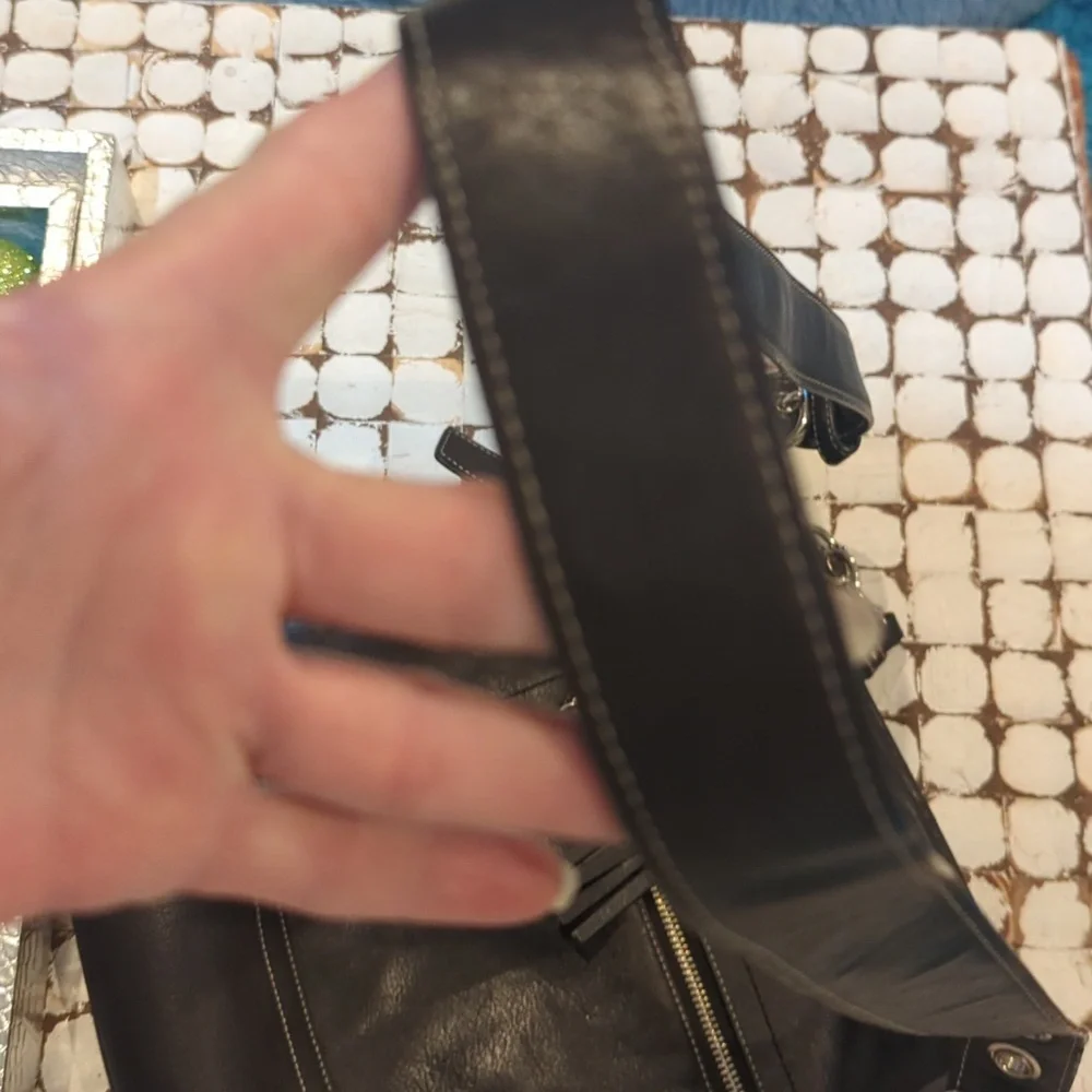 Coach Black Leather Shoulder purse - Picture 4 of 12